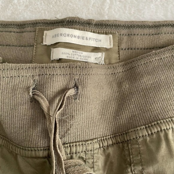Genuine y2k abercrombie and fitch neutral cargo style shorts size medium - Picture 3 of 4